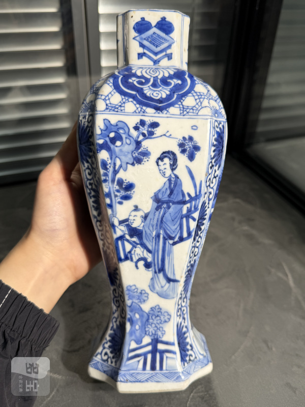 清康熙青花仕女人物故事纹四方倭角瓶 - 图2